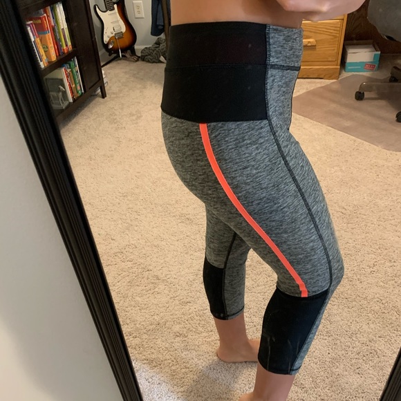 Cropped athletic legging - Picture 2 of 3